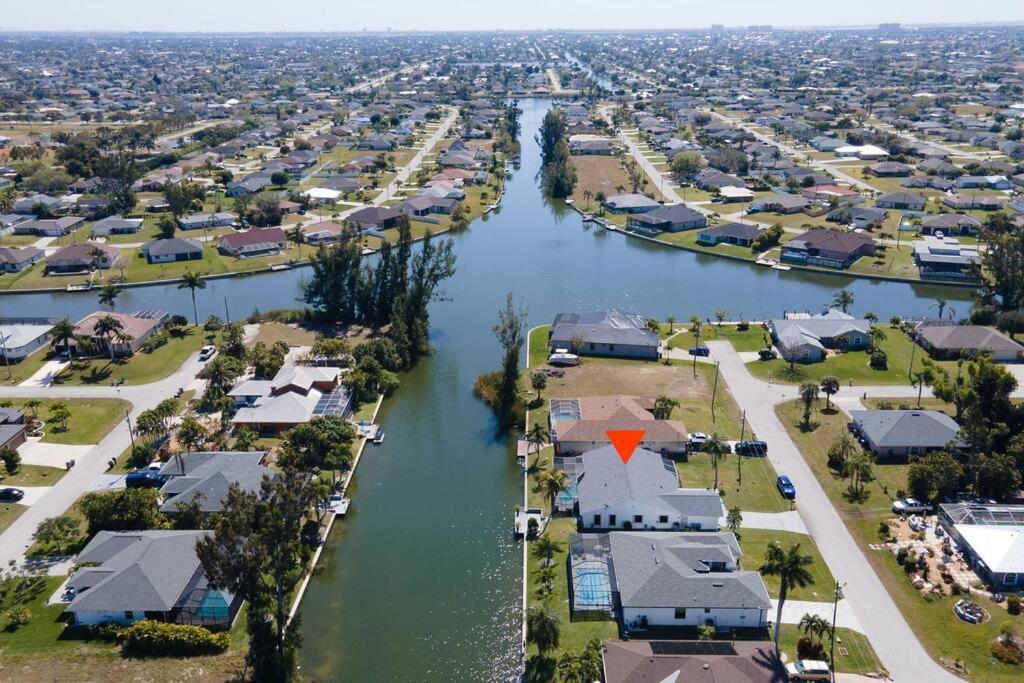 Вілла Luxury Waterfront Haven In Cape Coral - Dog-Friendly Escape With Private Pool Екстер'єр фото