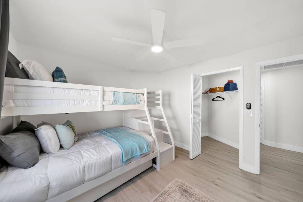 Вілла Luxury Waterfront Haven In Cape Coral - Dog-Friendly Escape With Private Pool Екстер'єр фото
