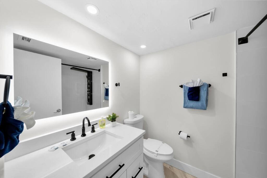 Вілла Luxury Waterfront Haven In Cape Coral - Dog-Friendly Escape With Private Pool Екстер'єр фото