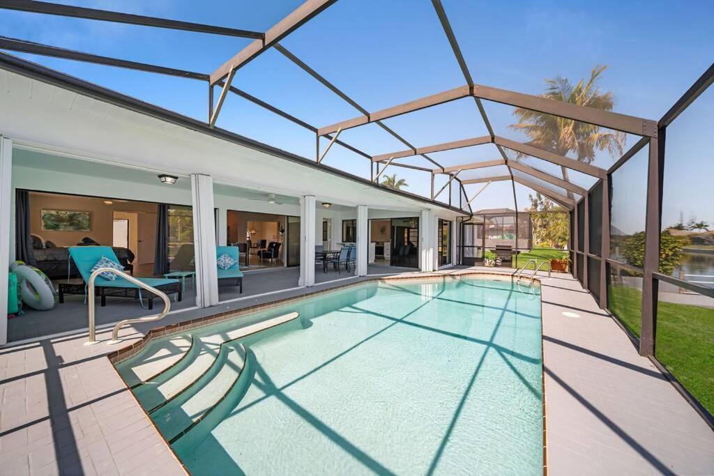 Вілла Luxury Waterfront Haven In Cape Coral - Dog-Friendly Escape With Private Pool Екстер'єр фото