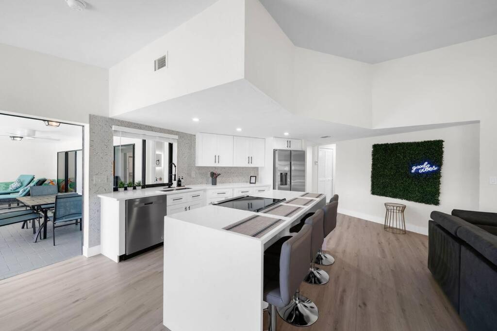 Вілла Luxury Waterfront Haven In Cape Coral - Dog-Friendly Escape With Private Pool Екстер'єр фото