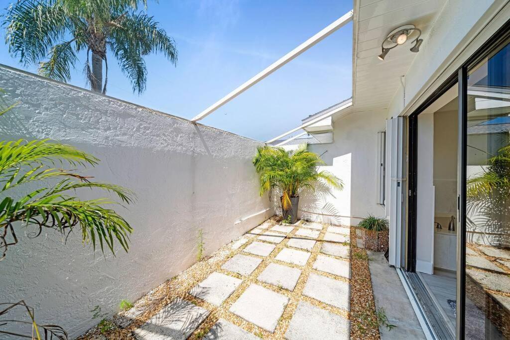 Вілла Luxury Waterfront Haven In Cape Coral - Dog-Friendly Escape With Private Pool Екстер'єр фото