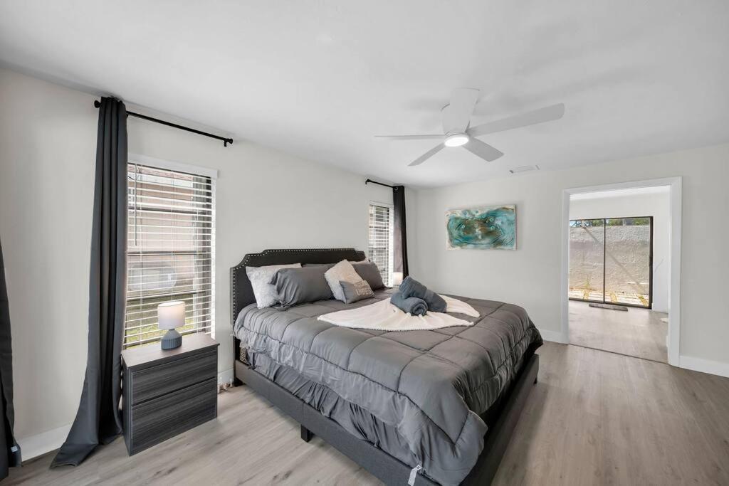 Вілла Luxury Waterfront Haven In Cape Coral - Dog-Friendly Escape With Private Pool Екстер'єр фото