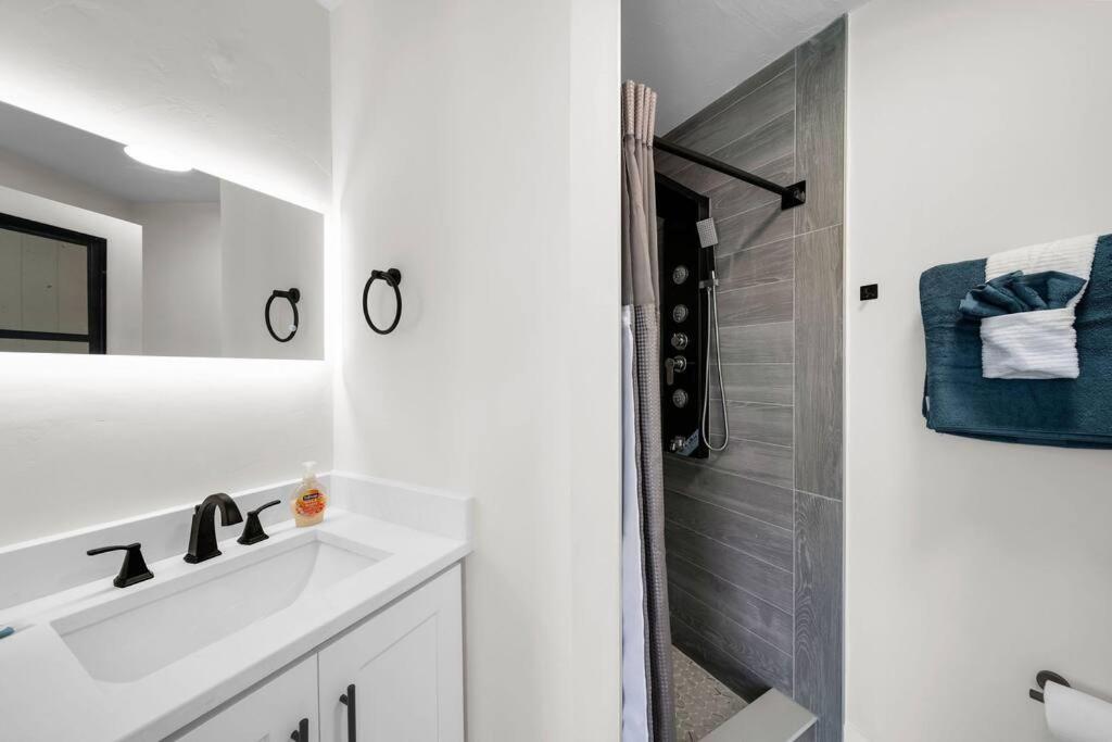 Вілла Luxury Waterfront Haven In Cape Coral - Dog-Friendly Escape With Private Pool Екстер'єр фото