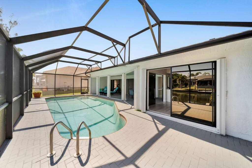 Вілла Luxury Waterfront Haven In Cape Coral - Dog-Friendly Escape With Private Pool Екстер'єр фото