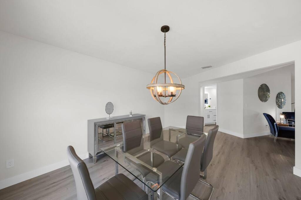 Вілла Luxury Waterfront Haven In Cape Coral - Dog-Friendly Escape With Private Pool Екстер'єр фото