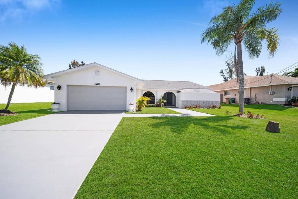 Вілла Luxury Waterfront Haven In Cape Coral - Dog-Friendly Escape With Private Pool Екстер'єр фото