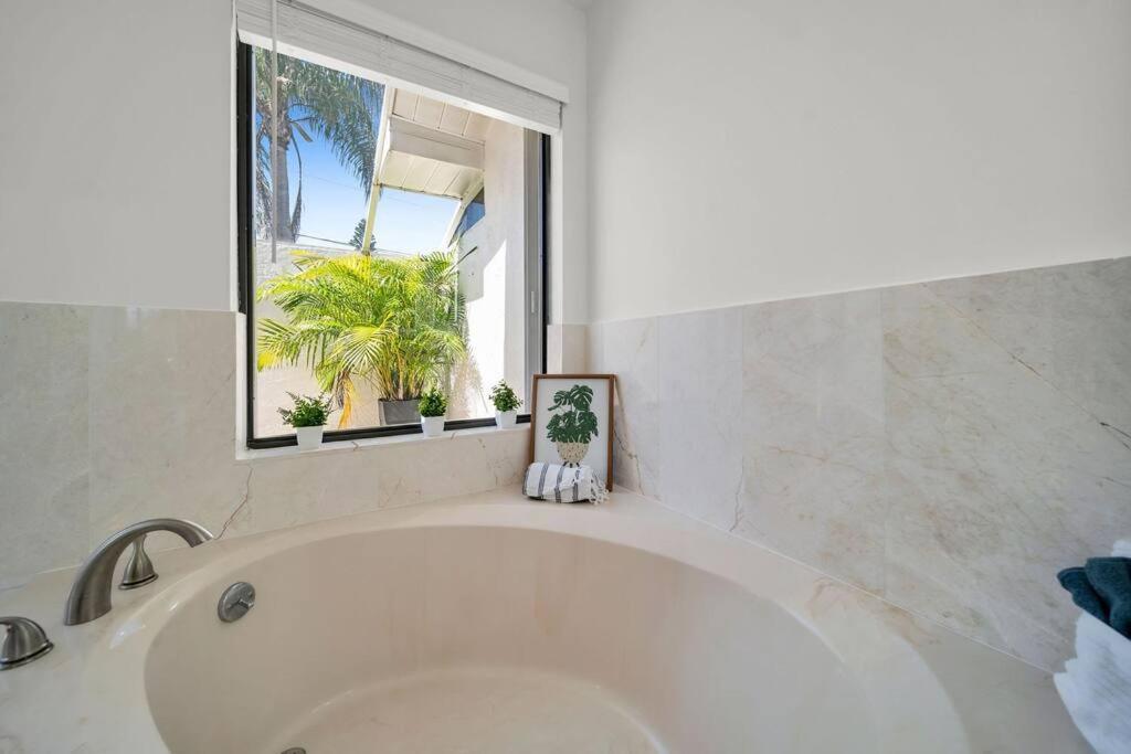 Вілла Luxury Waterfront Haven In Cape Coral - Dog-Friendly Escape With Private Pool Екстер'єр фото