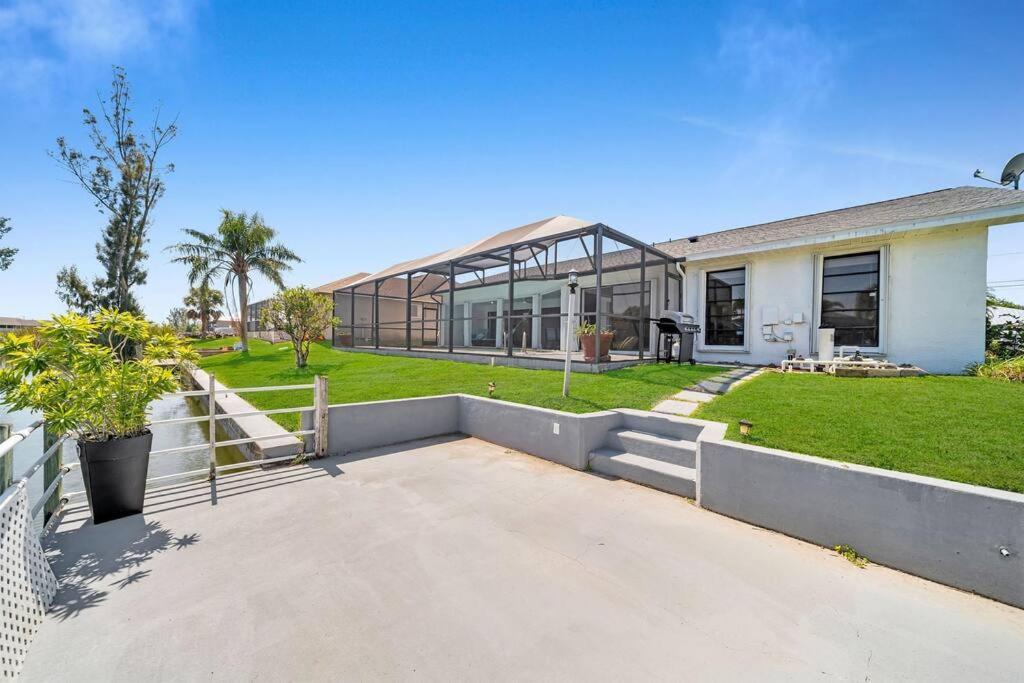 Вілла Luxury Waterfront Haven In Cape Coral - Dog-Friendly Escape With Private Pool Екстер'єр фото